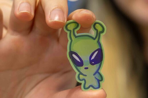 Alien Sticker
