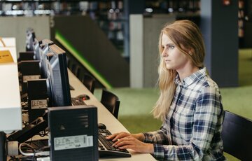 At Media Design School, our Bachelor of Information Technology allows you to specialise in a range of IT fields, giving you the skills needed to enter the workforce with confidence.