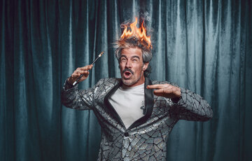 Thom Darlow headshot